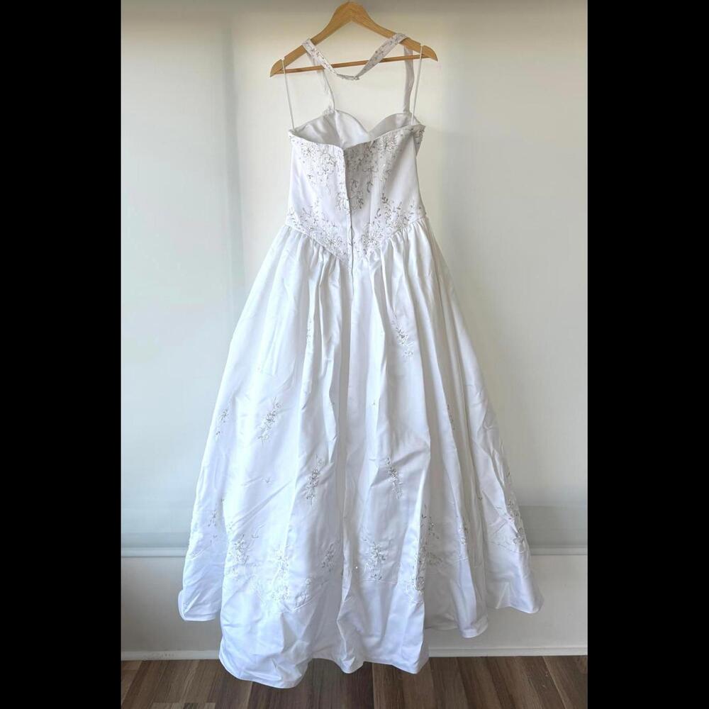 Y2K Mary’s Bridal White Beaded Ball Gown – Size 12 - Picture 3 of 7